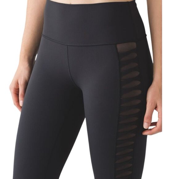 Lululemon Women's Sunshine Salutation Crop with Mesh Sides Leggings Black Size 4 - Picture 1 of 14